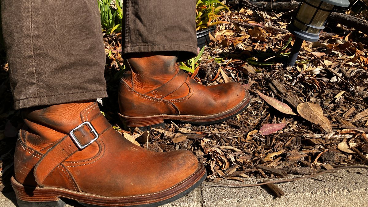 Photo by De4 on November 16, 2024 of the KIND 1930s Engineer Boots in Italian Veg-Tanned Leather.