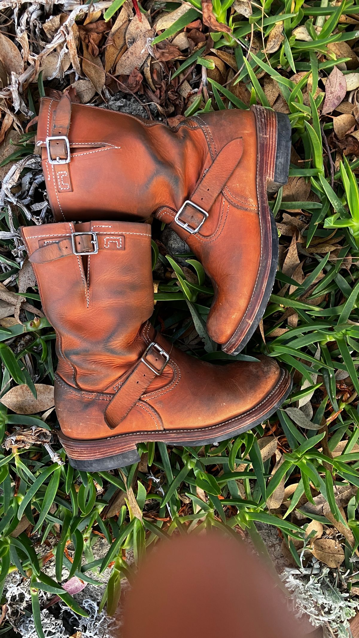 Photo by De4 on November 19, 2024 of the KIND 1930s Engineer Boots in Italian Veg-Tanned Leather.