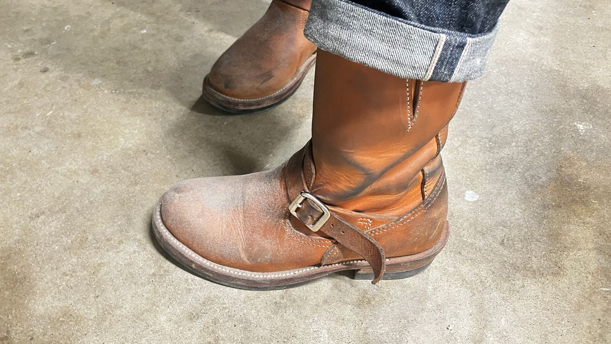 Photo by De4 on November 27, 2024 of the KIND 1930s Engineer Boots in Italian Veg-Tanned Leather.