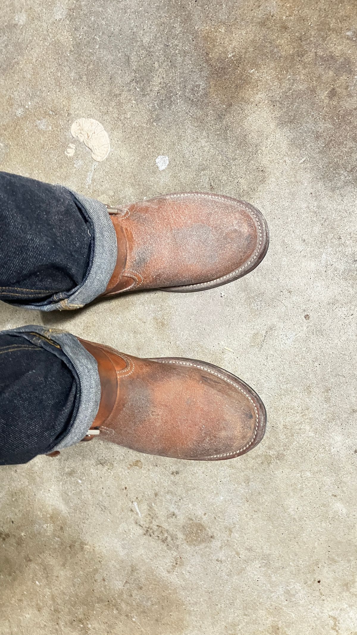 Photo by De4 on November 27, 2024 of the KIND 1930s Engineer Boots in Italian Veg-Tanned Leather.