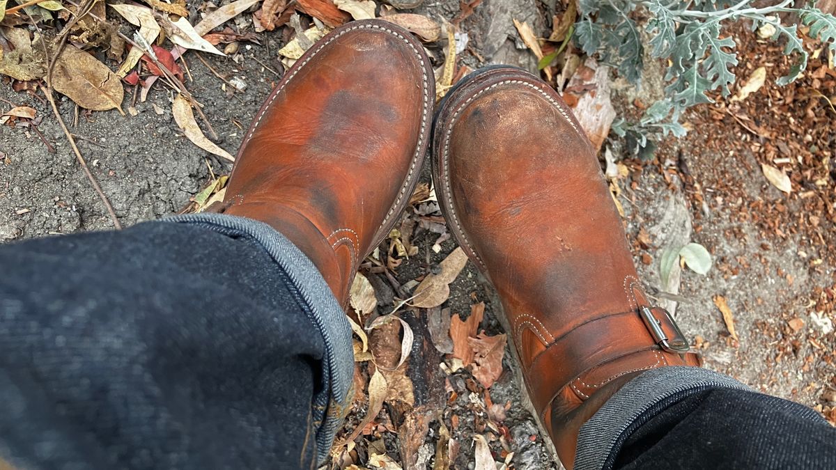 Photo by De4 on November 26, 2024 of the KIND 1930s Engineer Boots in Italian Veg-Tanned Leather.
