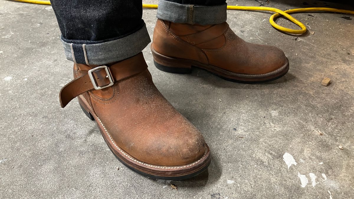 Photo by De4 on November 25, 2024 of the KIND 1930s Engineer Boots in Italian Veg-Tanned Leather.