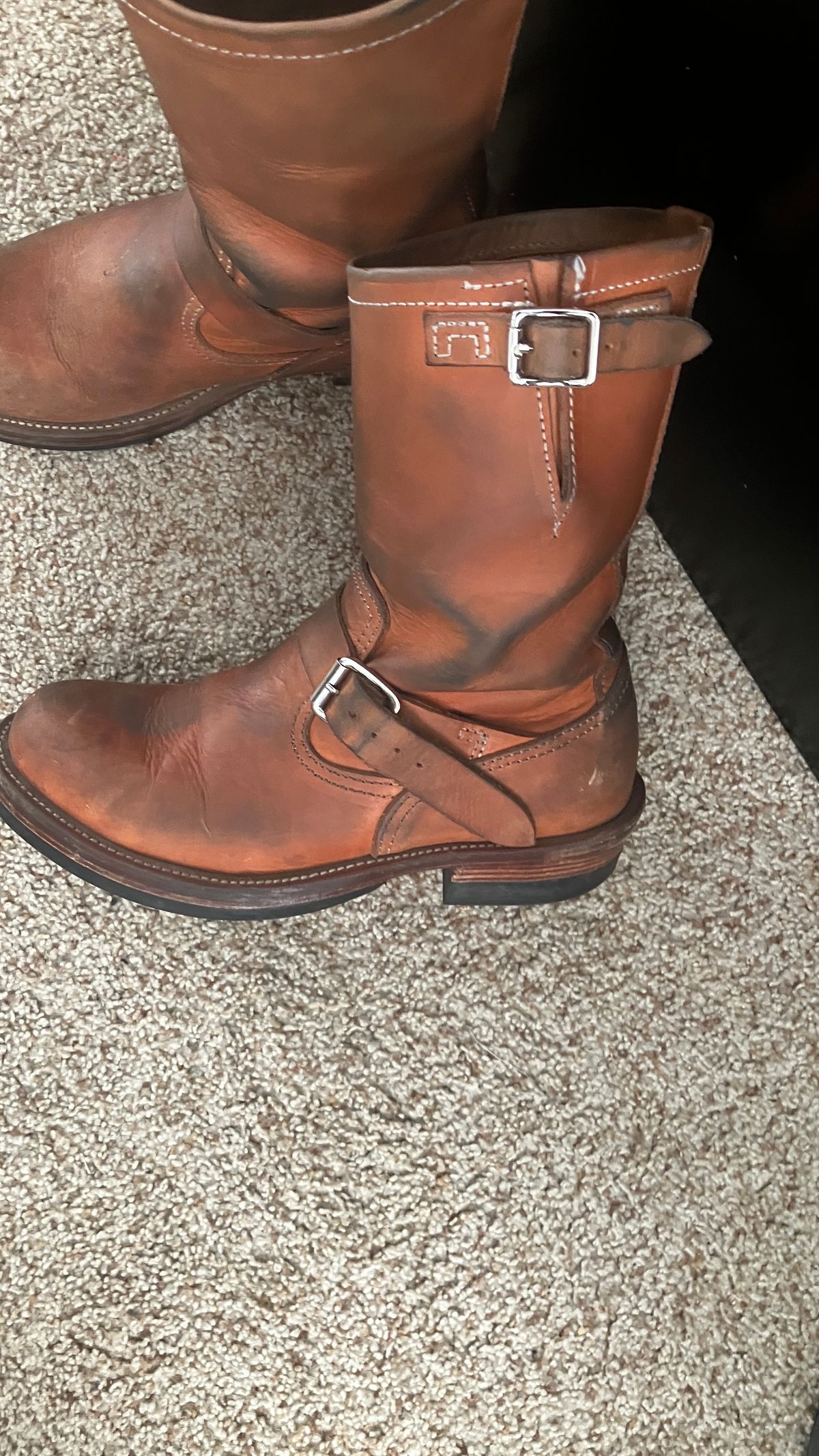 Photo by De4 on December 16, 2024 of the KIND 1930s Engineer Boots in Italian Veg-Tanned Leather.