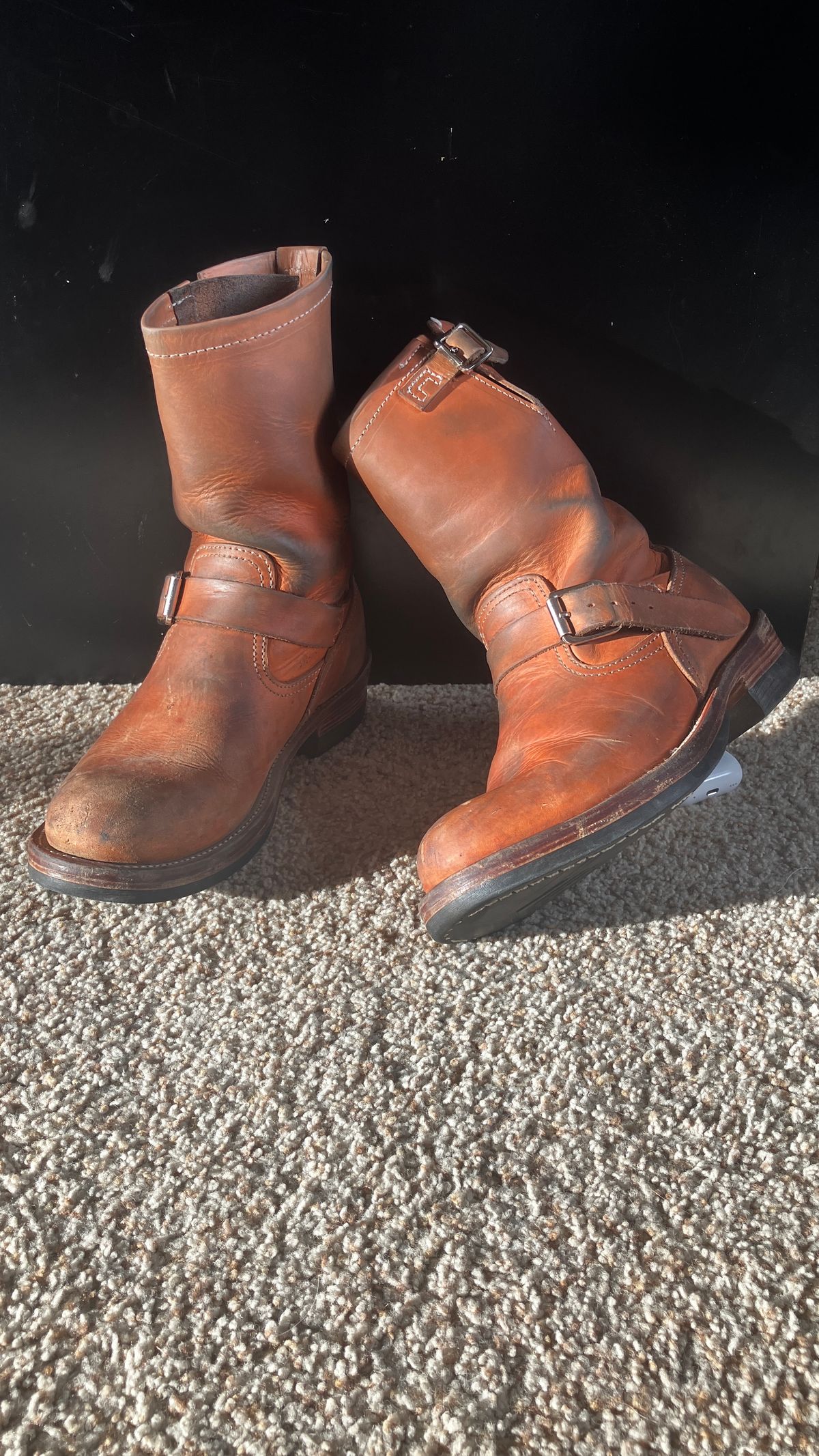 Photo by De4 on December 16, 2024 of the KIND 1930s Engineer Boots in Italian Veg-Tanned Leather.