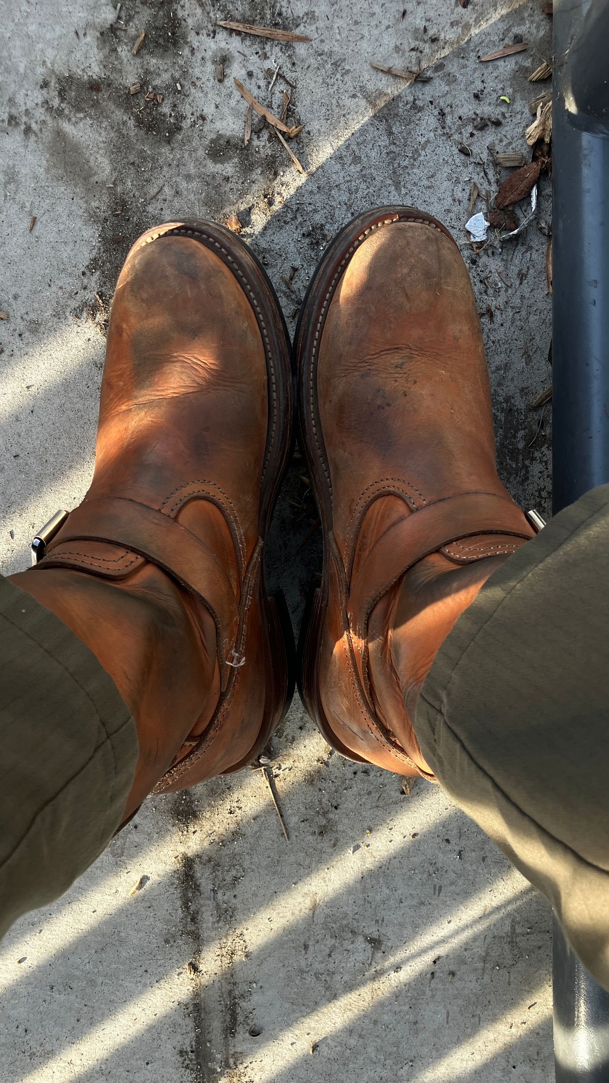 Photo by De4 on January 31, 2025 of the KIND 1930s Engineer Boots in Italian Veg-Tanned Leather.