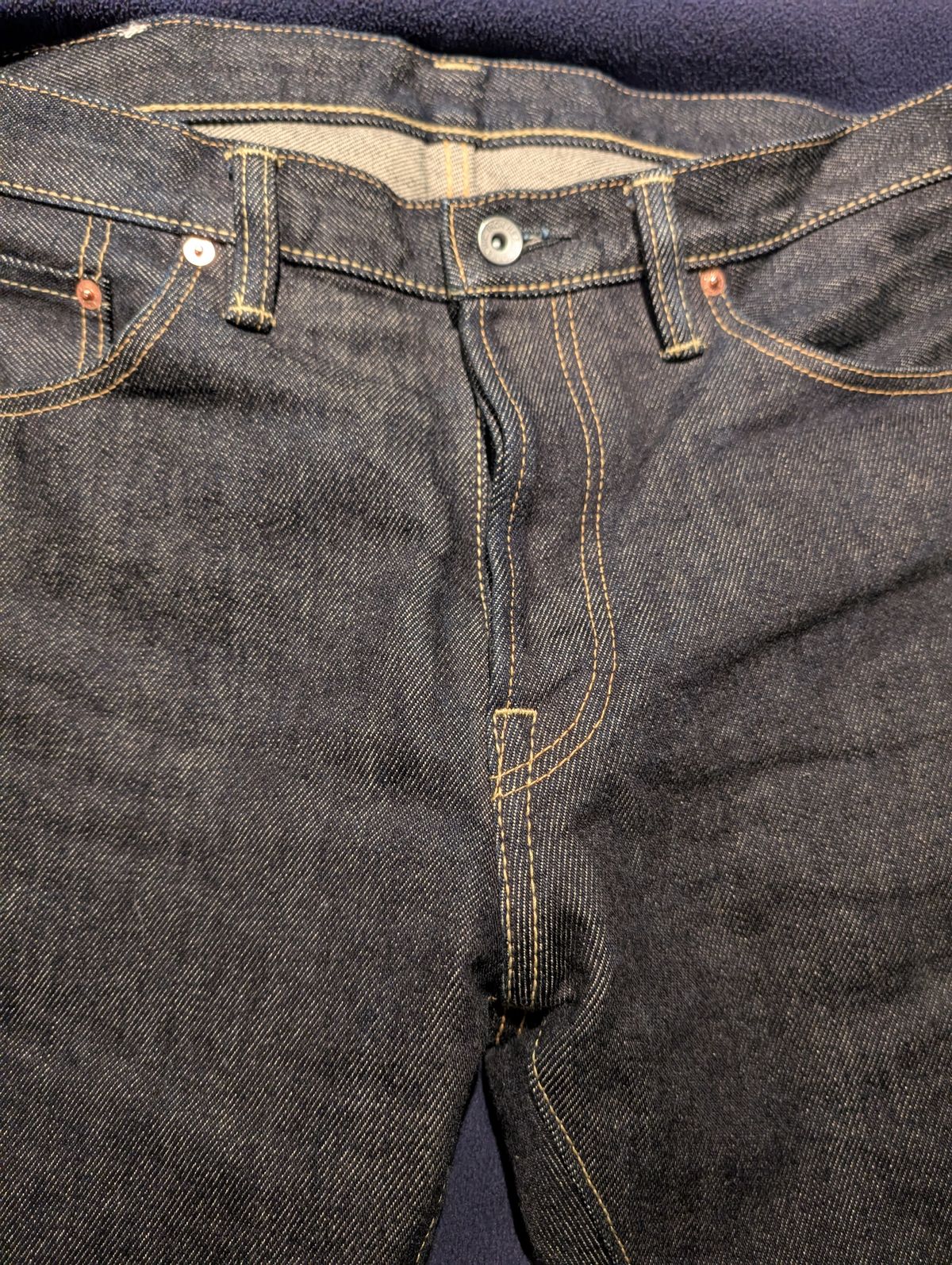 Photo by bladesandboots on May 8, 2025 of the Iron Heart IH-555S-21 in 21 Oz Indigo Denim.