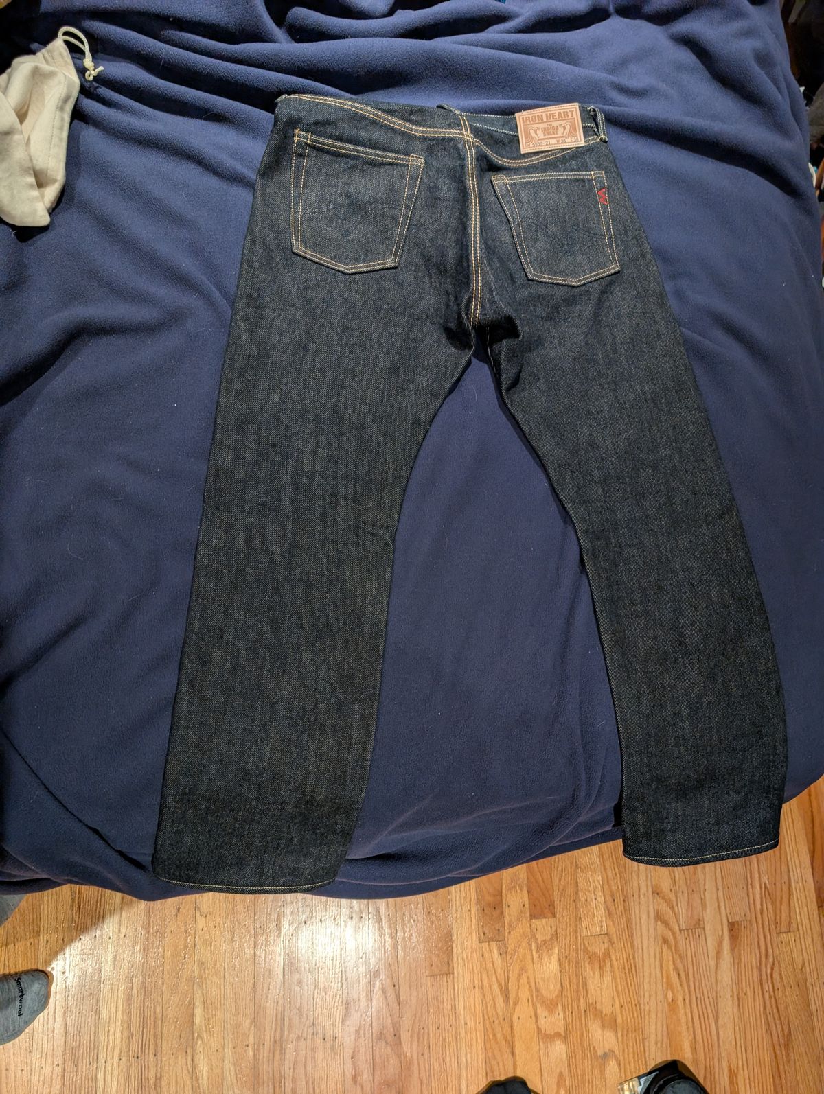Photo by bladesandboots on May 8, 2025 of the Iron Heart IH-555S-21 in 21 Oz Indigo Denim.