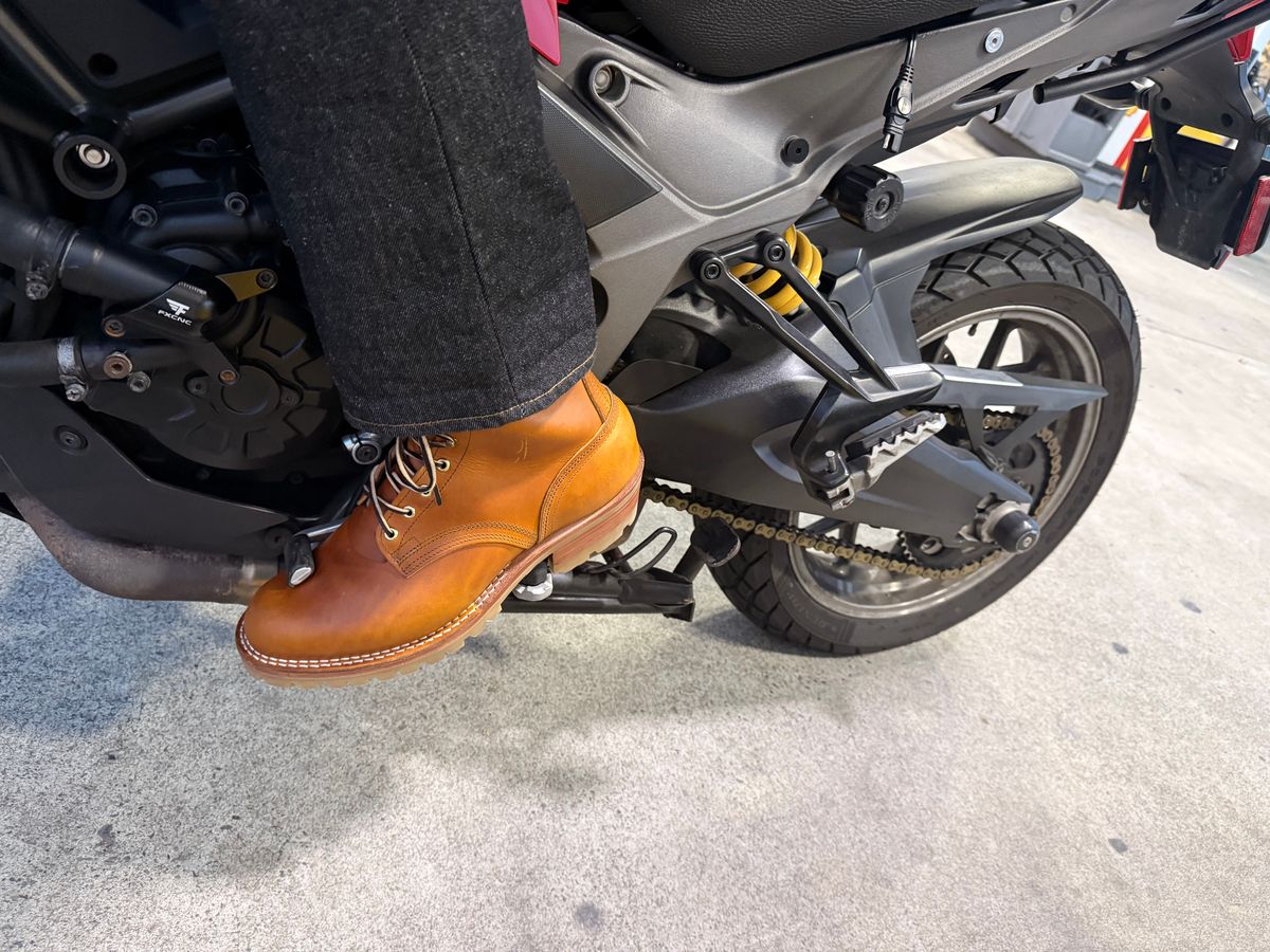 Photo by Shipwrx on January 22, 2026 of the Nicks MTO in Wickett & Craig Double Stuffed Mojave.