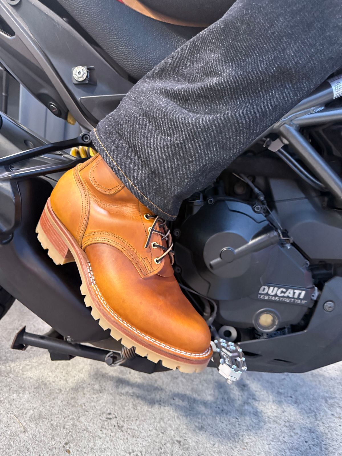 Photo by Shipwrx on January 22, 2026 of the Nicks MTO in Wickett & Craig Double Stuffed Mojave.