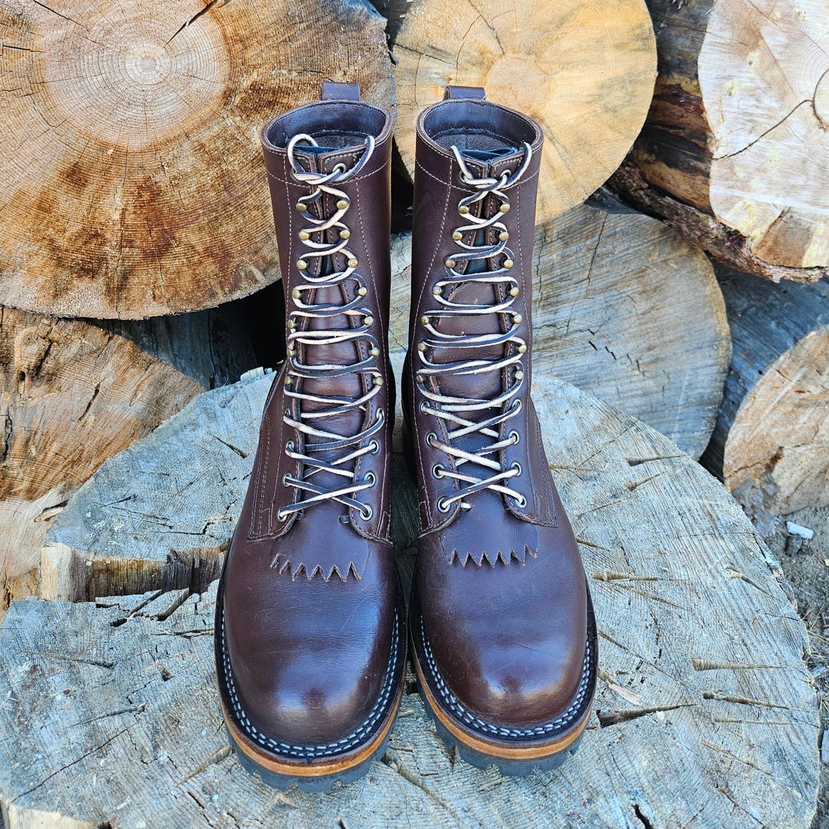 Photo by shipwreckwillie on November 4, 2024 of the Drew's Boots 10-inch Logger in Brown Smooth.