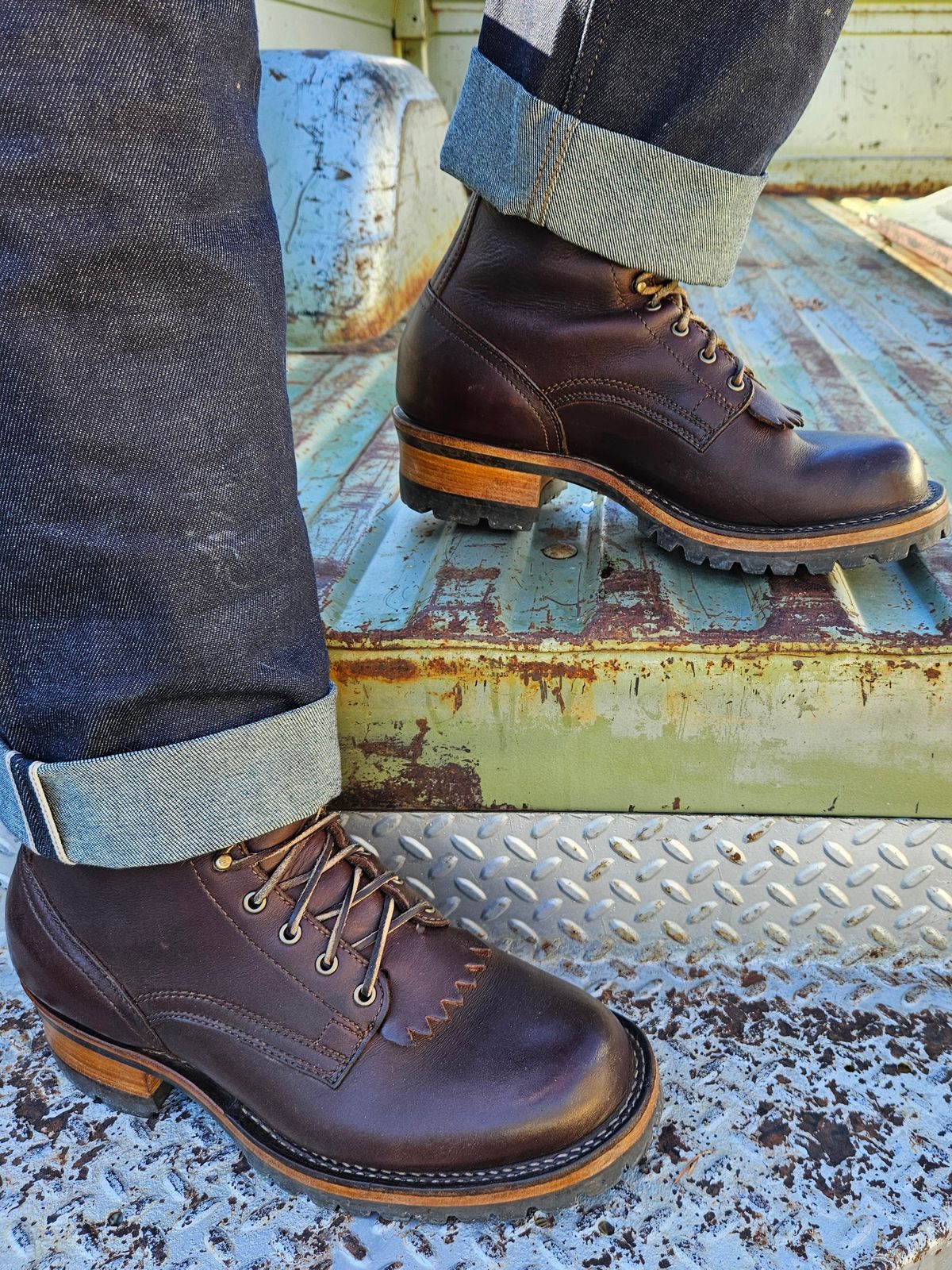 Photo by shipwreckwillie on December 30, 2024 of the Drew's Boots 10-inch Logger in Brown Smooth.