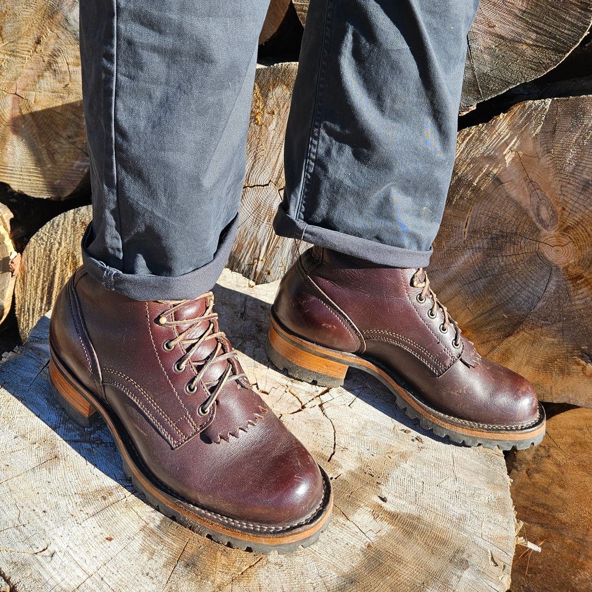 Photo by shipwreckwillie on January 12, 2025 of the Drew's Boots 10-inch Logger in Brown Smooth.