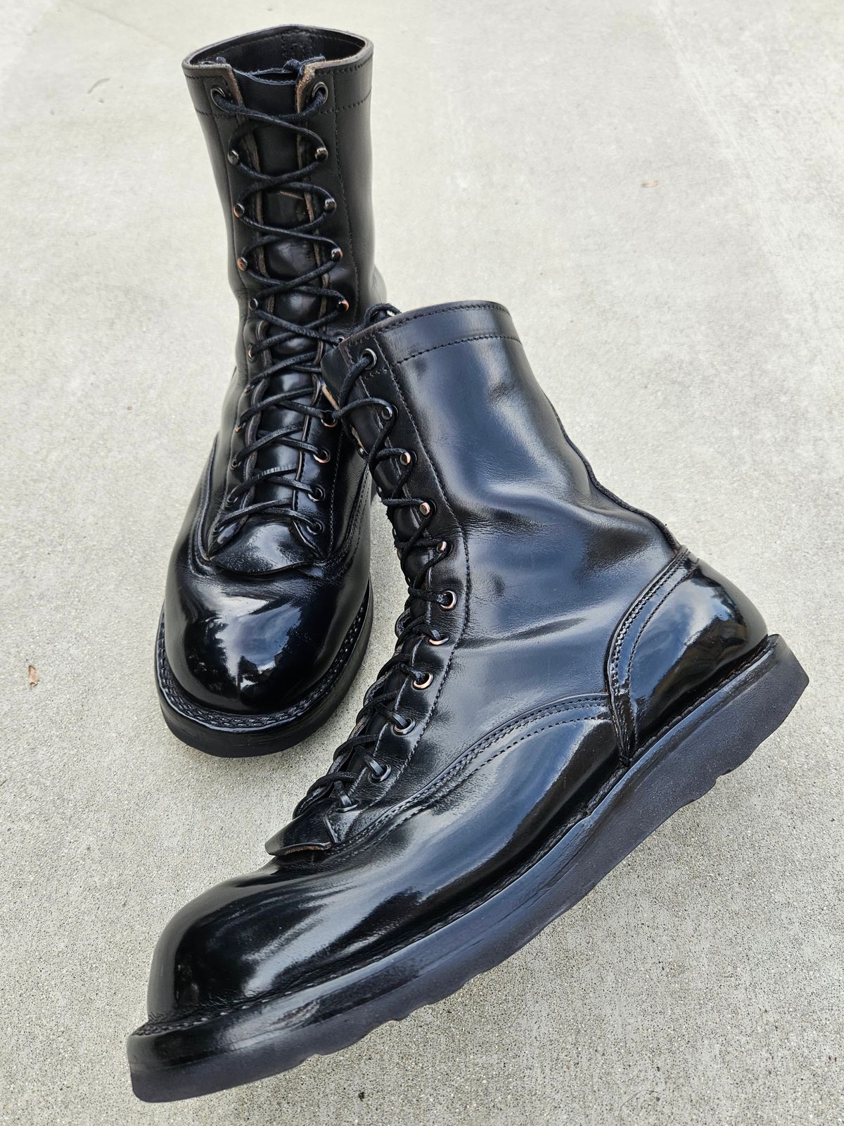 Photo by shipwreckwillie on March 23, 2026 of the Nicks Lace To Toe in Horween Black Chromexcel.