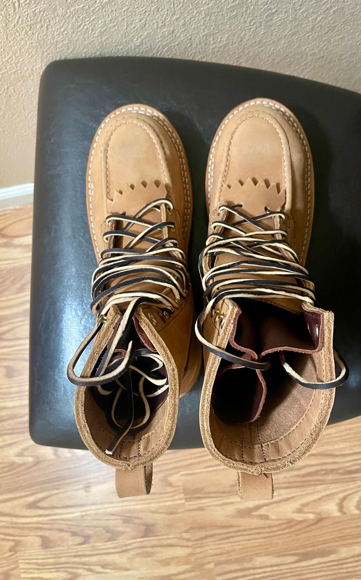 Photo by KuKuSparky on October 1, 2024 of the Nicks Moc Toe Pro in Seidel 1964 Tan.