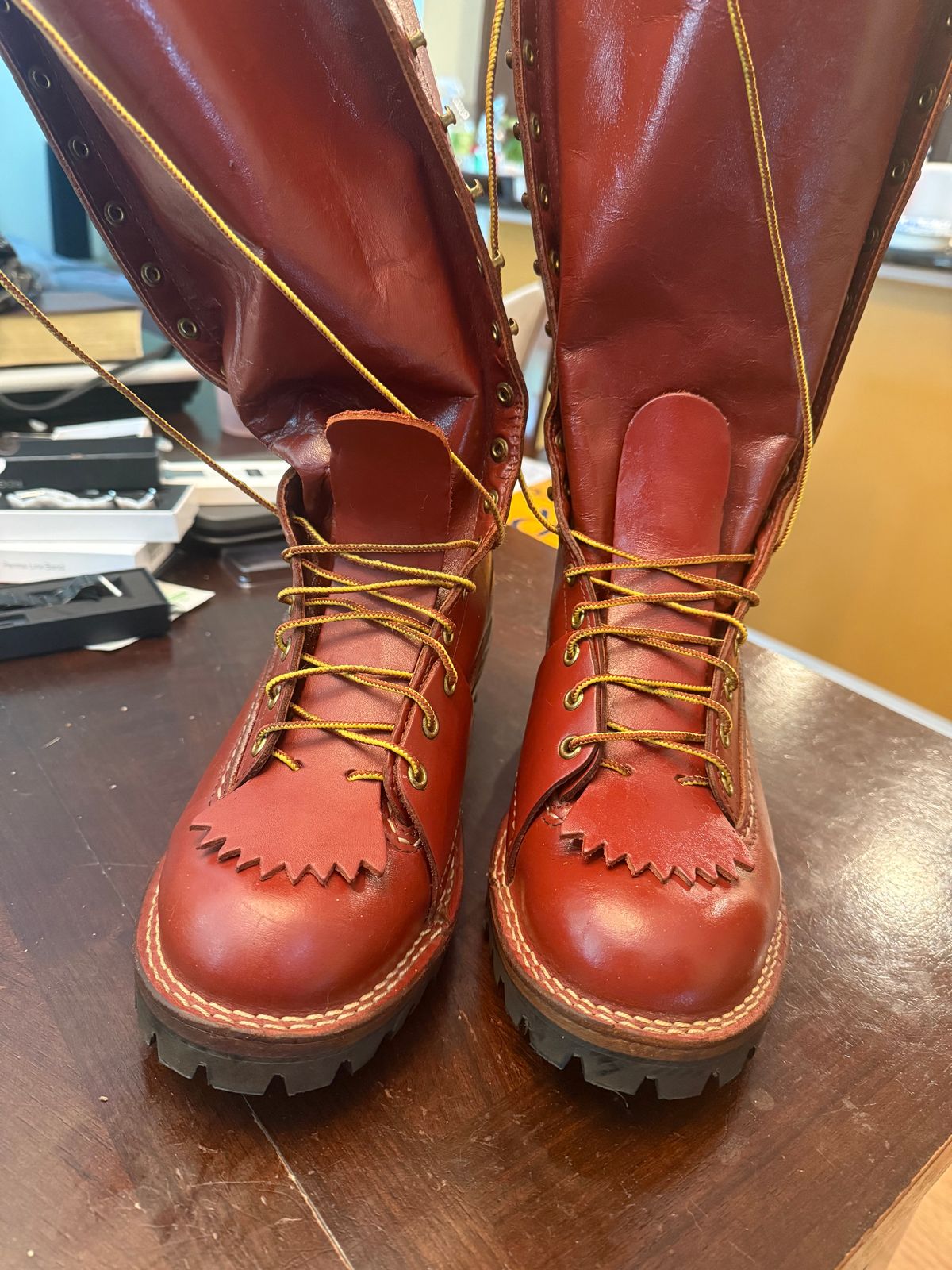 Photo by BigDawg308 on May 16, 2025 of the Wesco Highliner in Seidel Redwood Oil Tan.