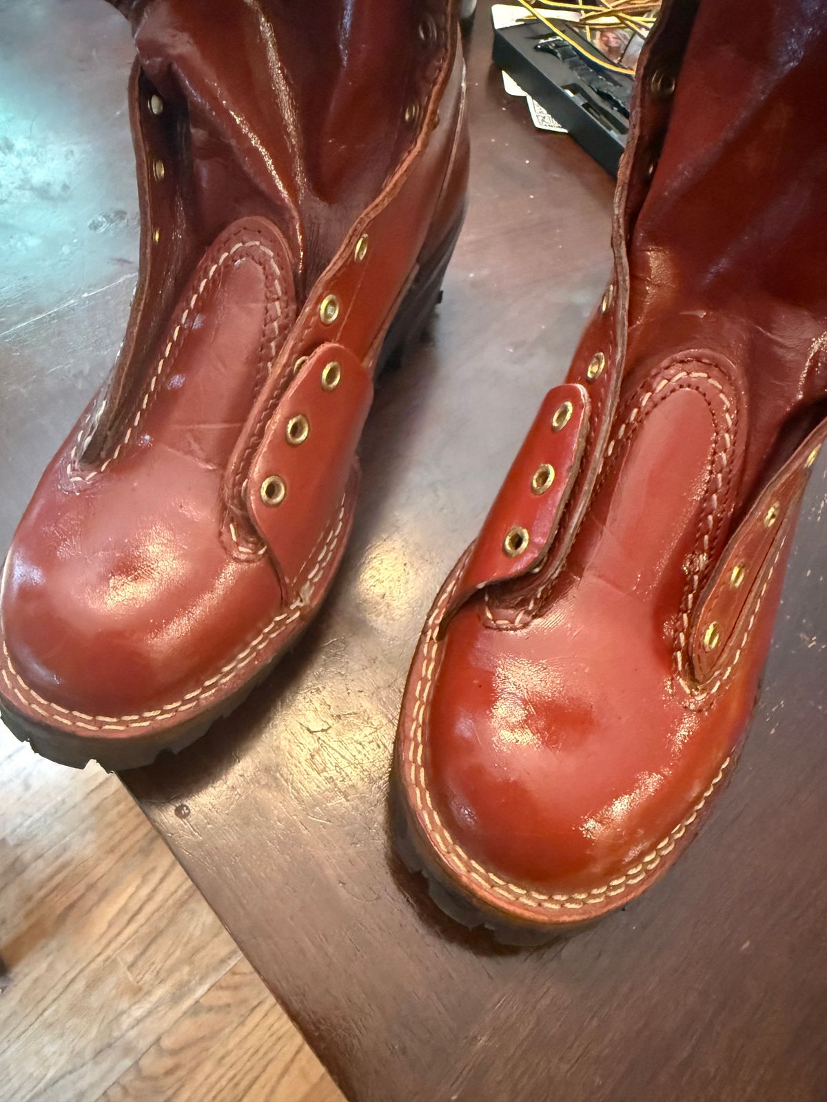 Photo by BigDawg308 on May 16, 2025 of the Wesco Highliner in Seidel Redwood Oil Tan.