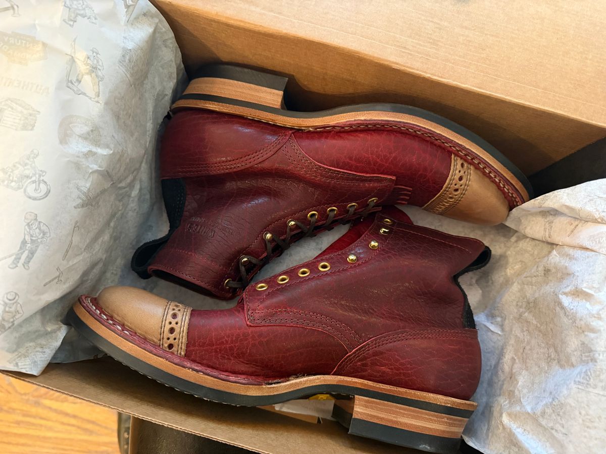 Photo by BigDawg308 on April 24, 2025 of the White's 350 Cruiser in Black Cherry Shrunken Calf & French Almond Shrunken Calf.