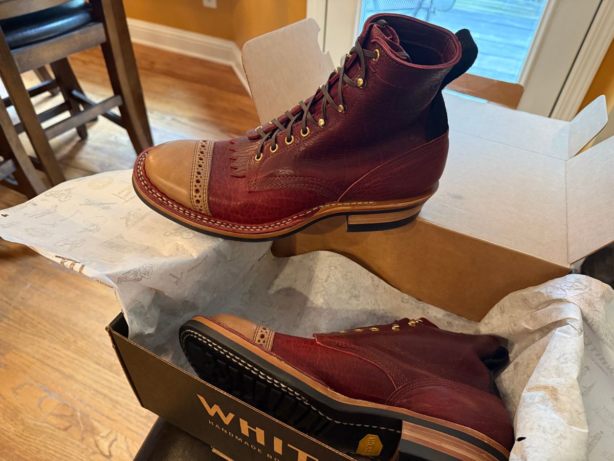 Photo by BigDawg308 on April 24, 2025 of the White's 350 Cruiser in Black Cherry Shrunken Calf & French Almond Shrunken Calf.