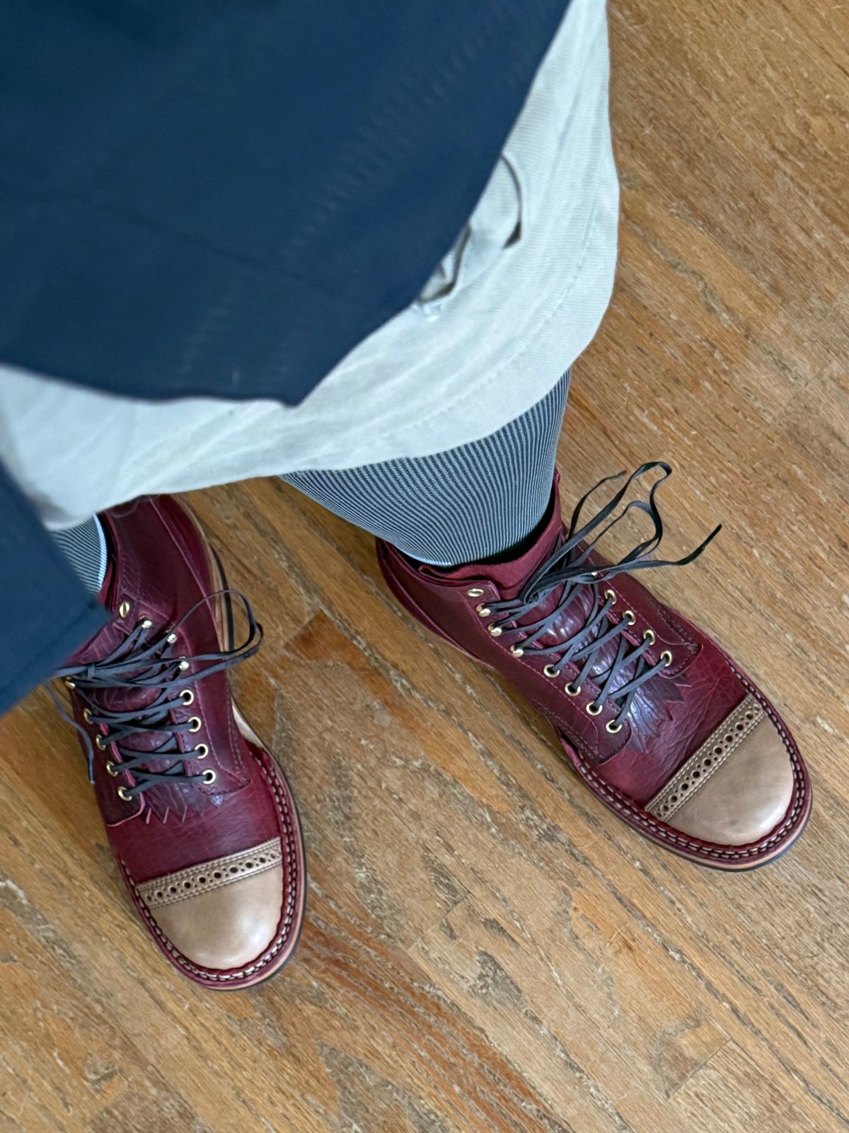 Photo by BigDawg308 on April 24, 2025 of the White's 350 Cruiser in Black Cherry Shrunken Calf & French Almond Shrunken Calf.