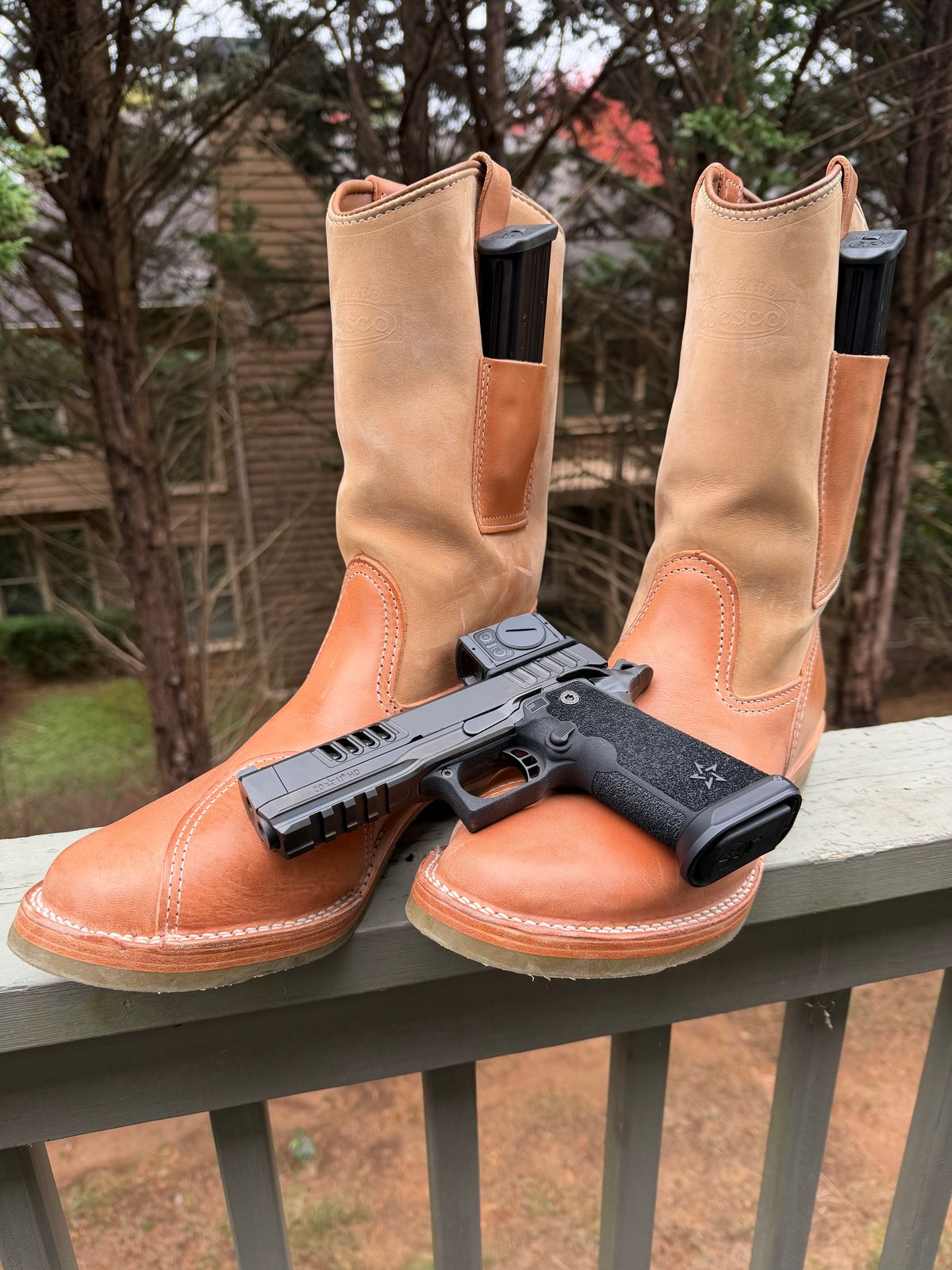 Photo by BigDawg308 on October 28, 2025 of the Wesco Morrison in Maryam Natural Horsebutt & Seidel Burlap.