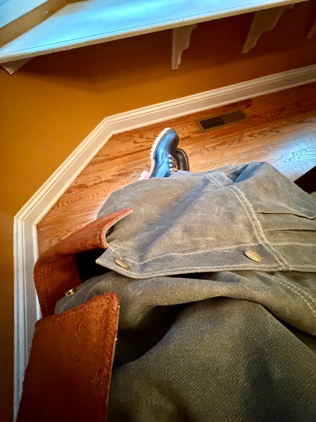 Photo by BigDawg308 on December 6, 2025 of the Nicks Urban Logger in Horween Pacific Waxed Flesh.