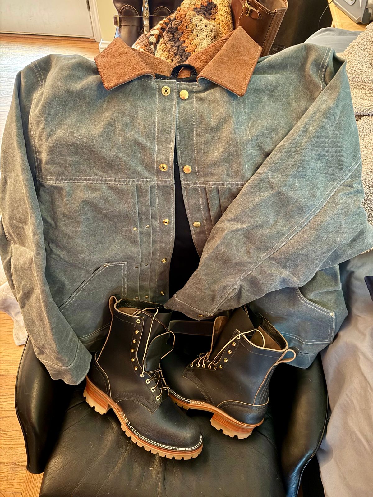 Photo by BigDawg308 on December 6, 2025 of the Nicks Urban Logger in Horween Pacific Waxed Flesh.