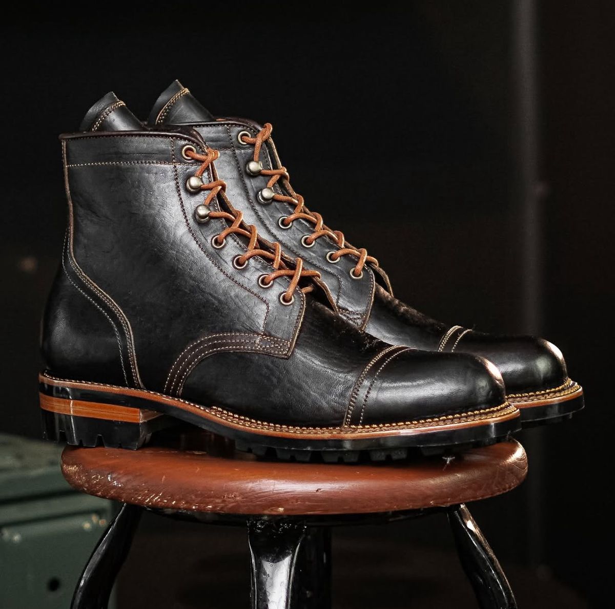 Photo by dije on September 27, 2025 of the Fortis Boots Dakar Captoe Boots in Gallun Cognac HB Horsebutt & Overdyed Black.