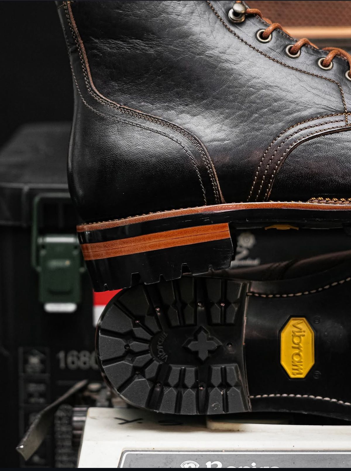 Photo by dije on September 27, 2025 of the Fortis Boots Dakar Captoe Boots in Gallun Cognac HB Horsebutt & Overdyed Black.