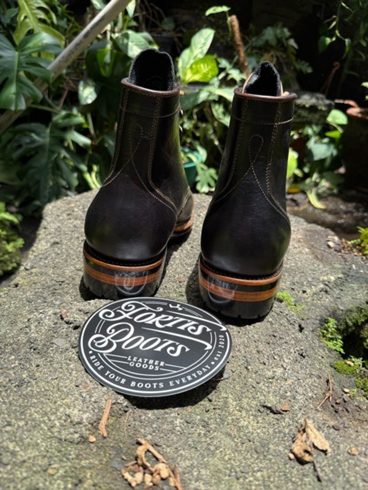 Photo by dije on November 3, 2025 of the Fortis Boots Dakar Captoe Boots in Gallun Cognac HB Horsebutt & Overdyed Black.