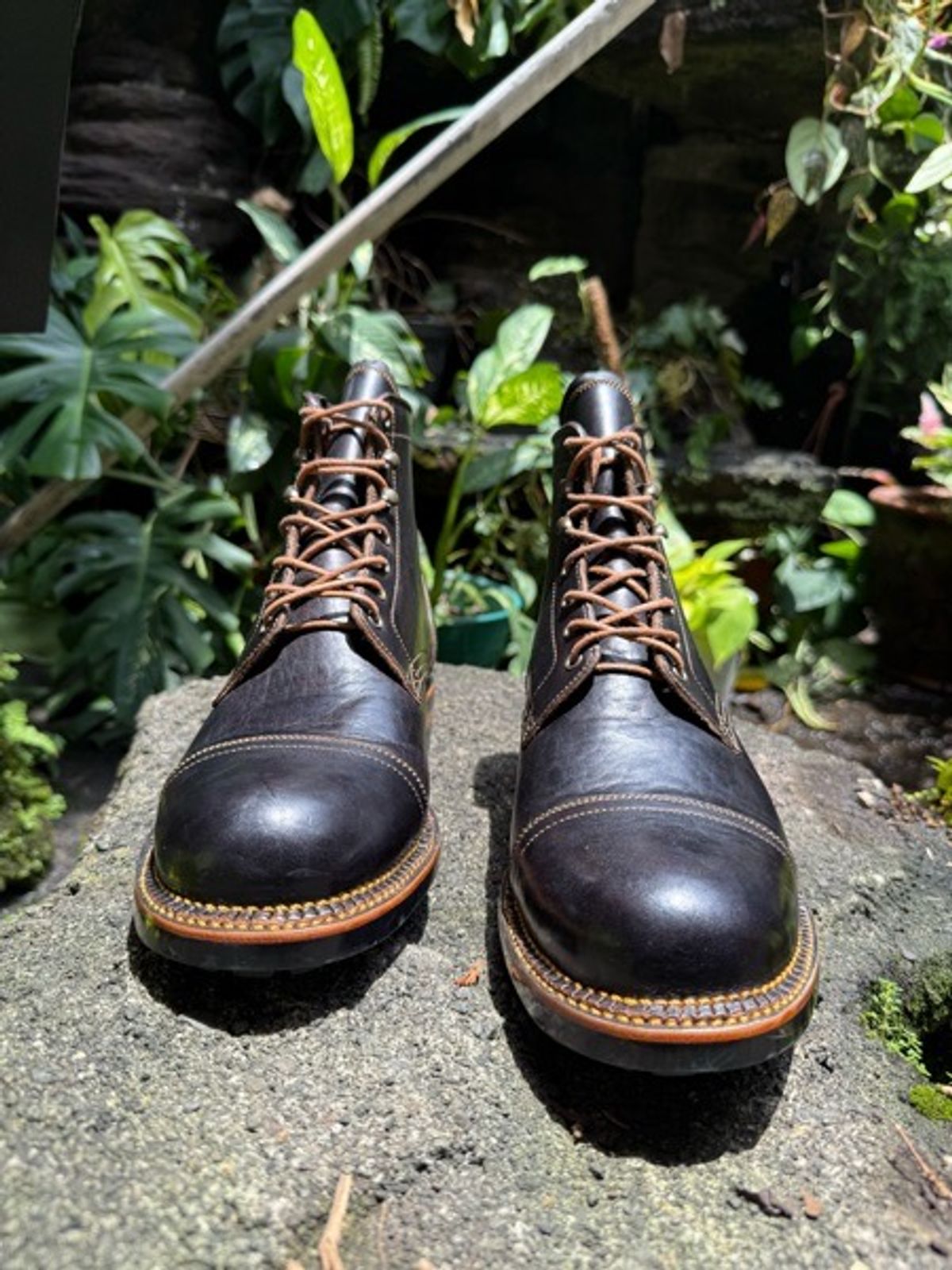 Photo by dije on November 3, 2025 of the Fortis Boots Dakar Captoe Boots in Gallun Cognac HB Horsebutt & Overdyed Black.