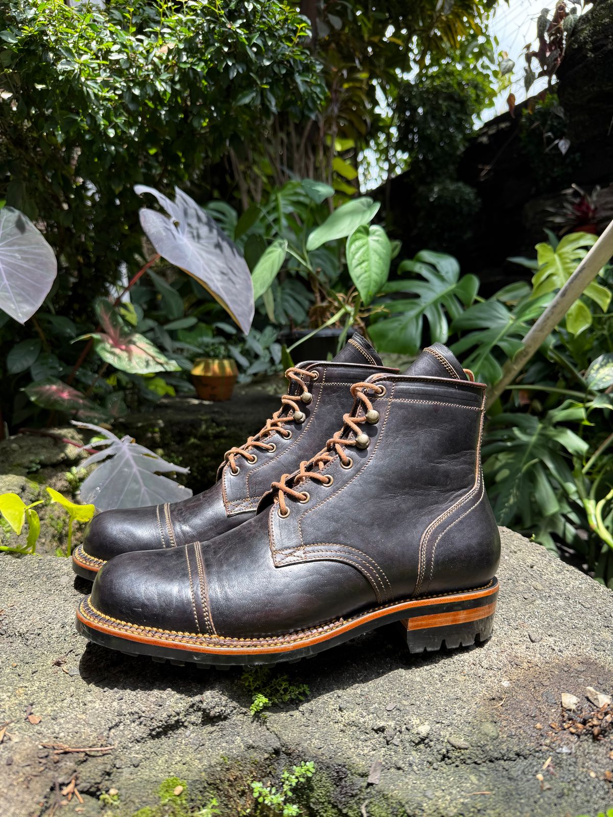 Photo by dije on November 3, 2025 of the Fortis Boots Dakar Captoe Boots in Gallun Cognac HB Horsebutt & Overdyed Black.