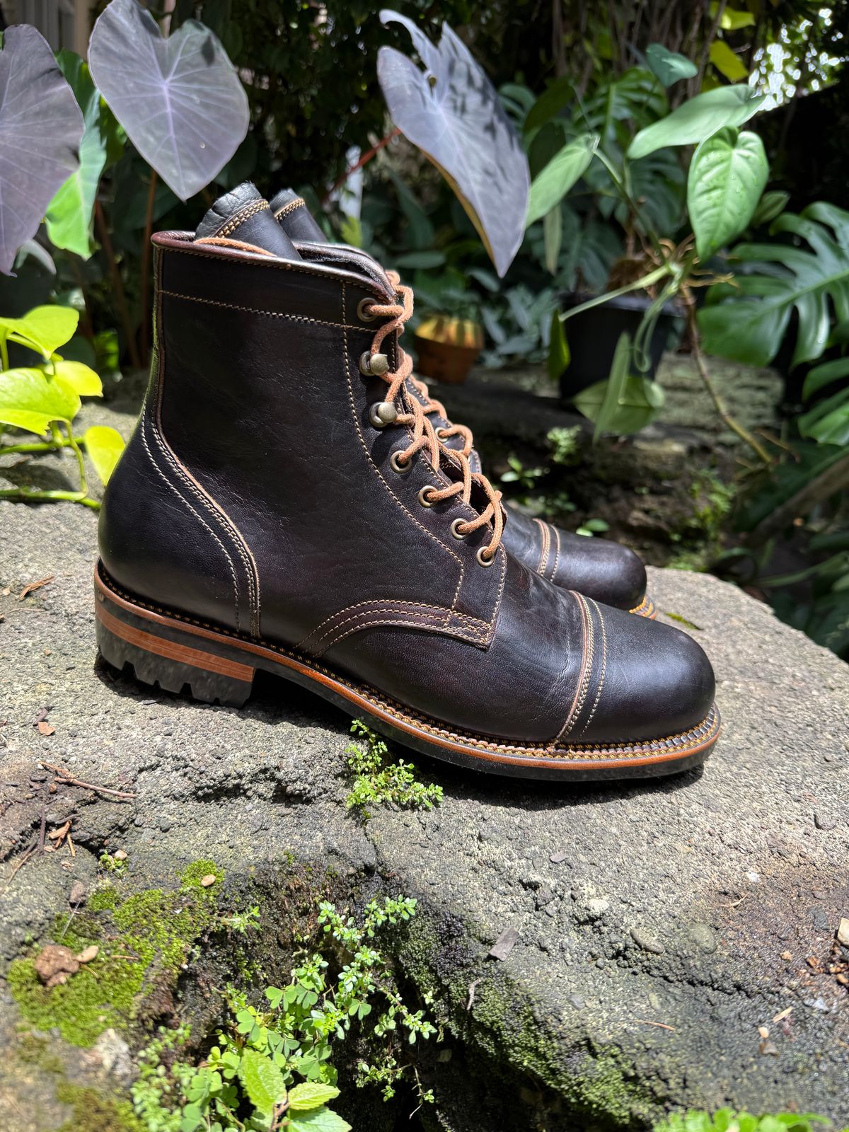 Photo by dije on November 3, 2025 of the Fortis Boots Dakar Captoe Boots in Gallun Cognac HB Horsebutt & Overdyed Black.