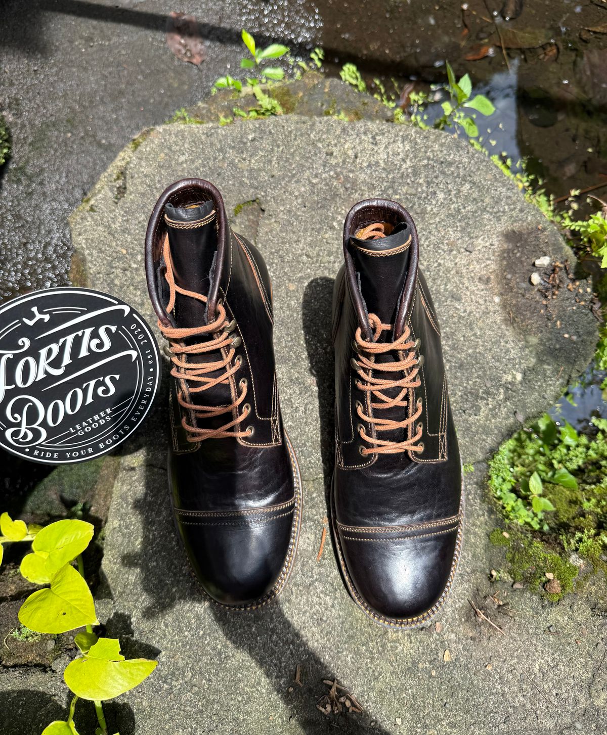 Photo by dije on November 3, 2025 of the Fortis Boots Dakar Captoe Boots in Gallun Cognac HB Horsebutt & Overdyed Black.