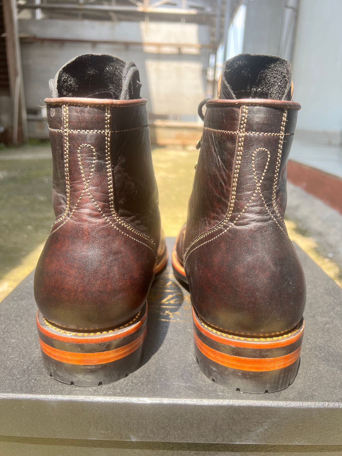 Photo by dije on December 3, 2025 of the Fortis Boots Dakar Captoe Boots in Gallun Cognac HB Horsebutt & Overdyed Black.