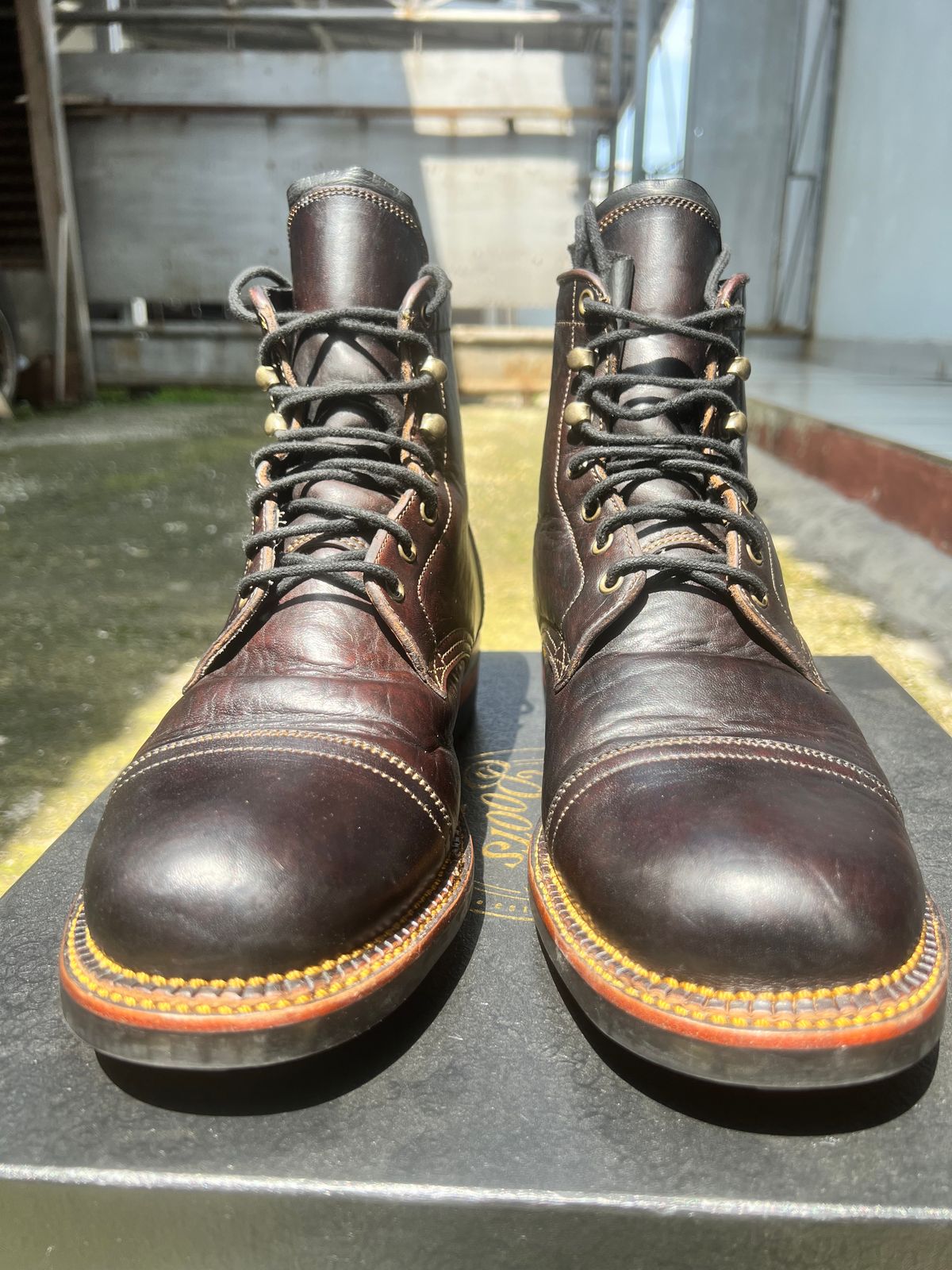 Photo by dije on December 3, 2025 of the Fortis Boots Dakar Captoe Boots in Gallun Cognac HB Horsebutt & Overdyed Black.