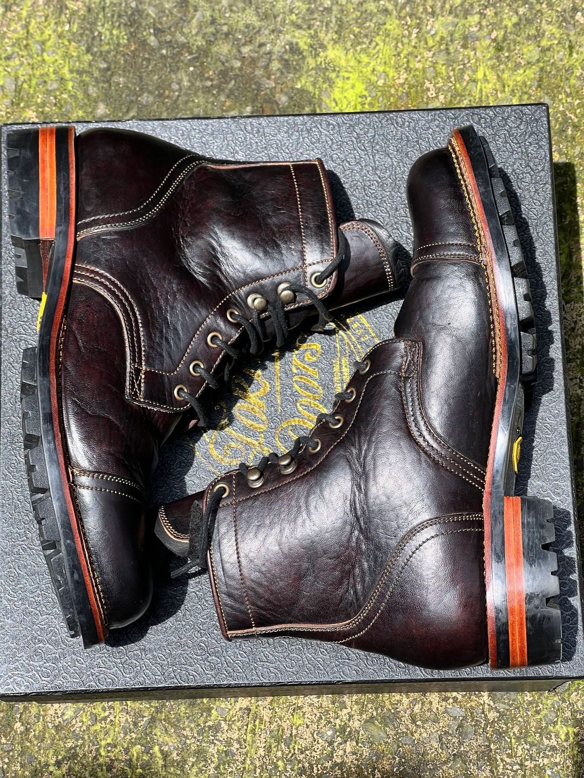 Photo by dije on December 4, 2025 of the Fortis Boots Dakar Captoe Boots in Gallun Cognac HB Horsebutt & Overdyed Black.