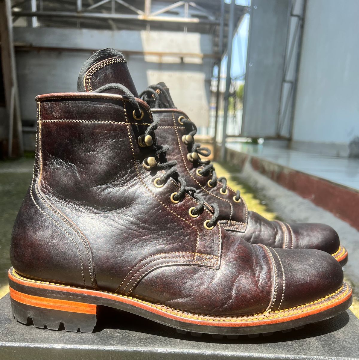Photo by dije on December 3, 2025 of the Fortis Boots Dakar Captoe Boots in Gallun Cognac HB Horsebutt & Overdyed Black.