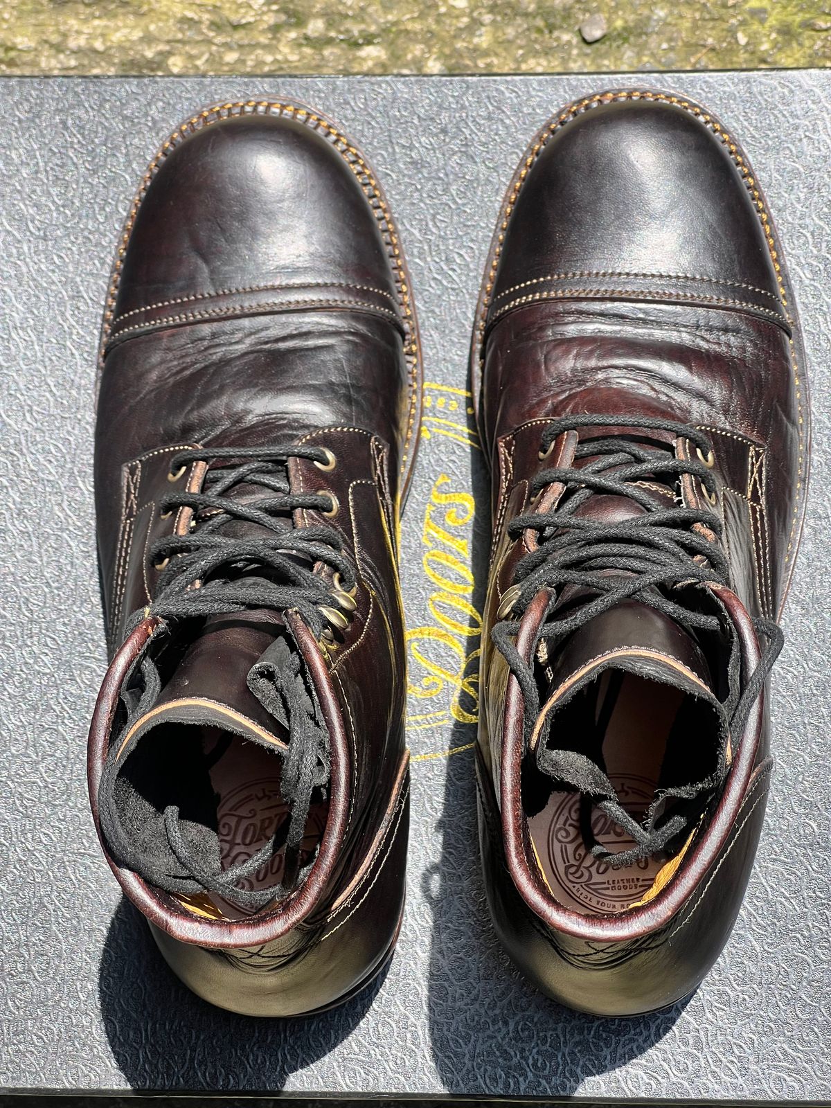 Photo by dije on December 3, 2025 of the Fortis Boots Dakar Captoe Boots in Gallun Cognac HB Horsebutt & Overdyed Black.