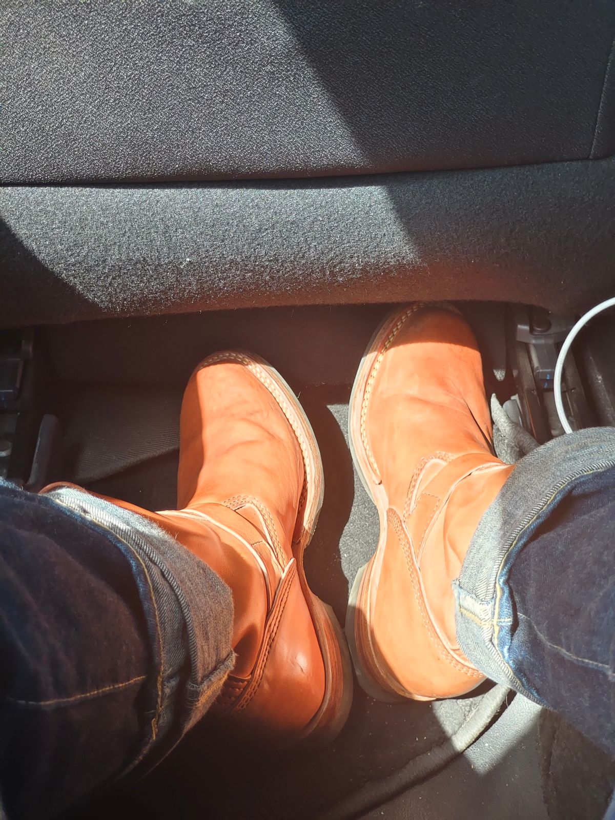 Photo by Aerastern on January 14, 2026 of the Wesco Mister Lou in Maryam Natural Horsebutt.