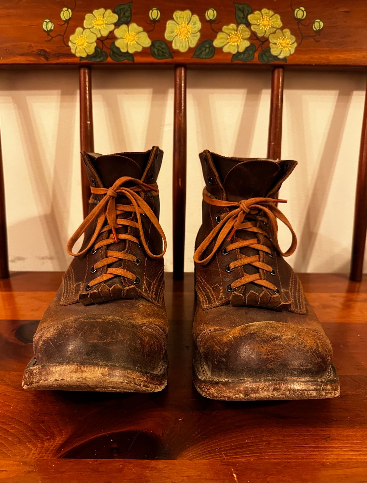 Photo by KeganThunder on February 6, 2025 of the Nicks MTO in Horween Tan Waxed Flesh.