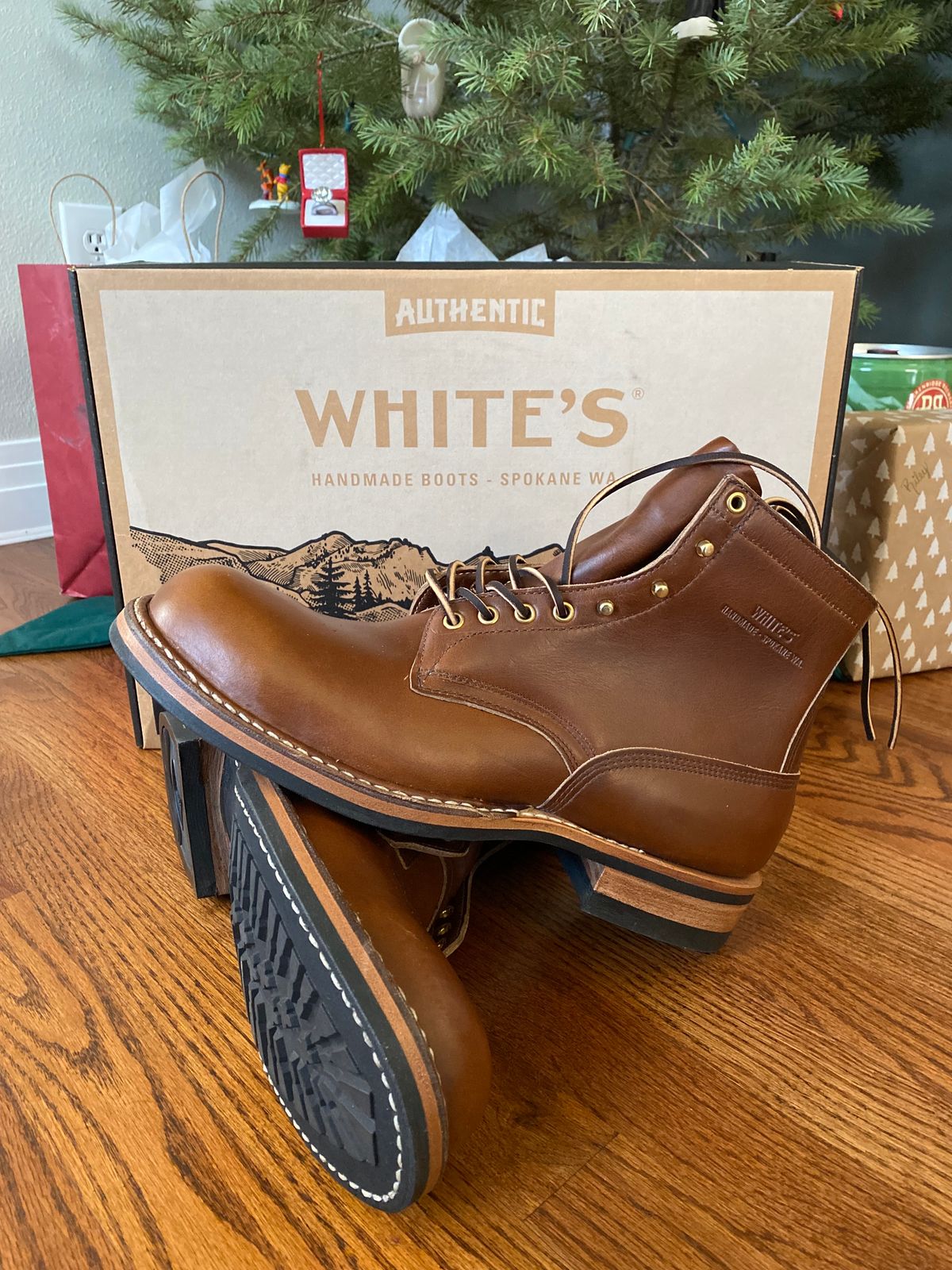 Photo by EarthToneDaddy on December 16, 2021 of the White's Bounty Hunter in Horween British Tan Chromexcel.