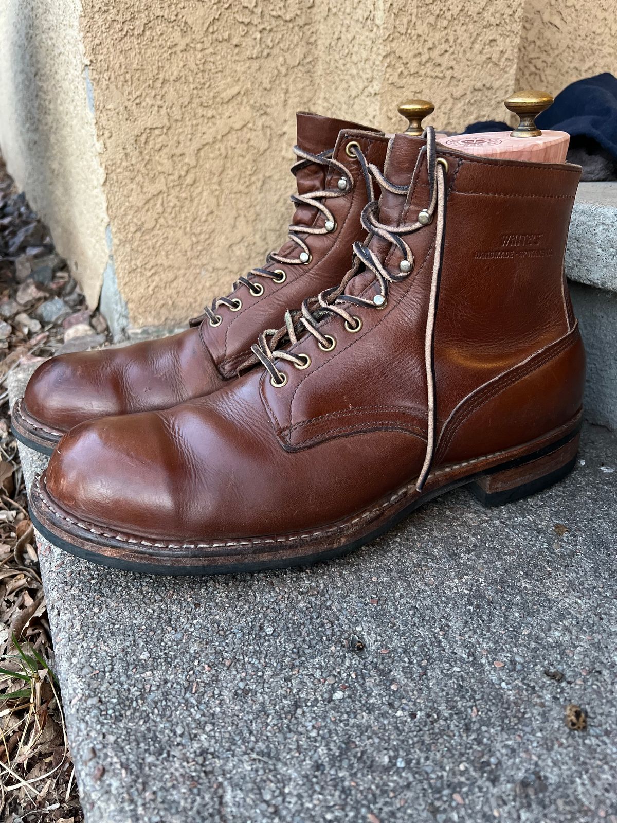 Photo by EarthToneDaddy on April 17, 2023 of the White's Bounty Hunter in Horween British Tan Chromexcel.