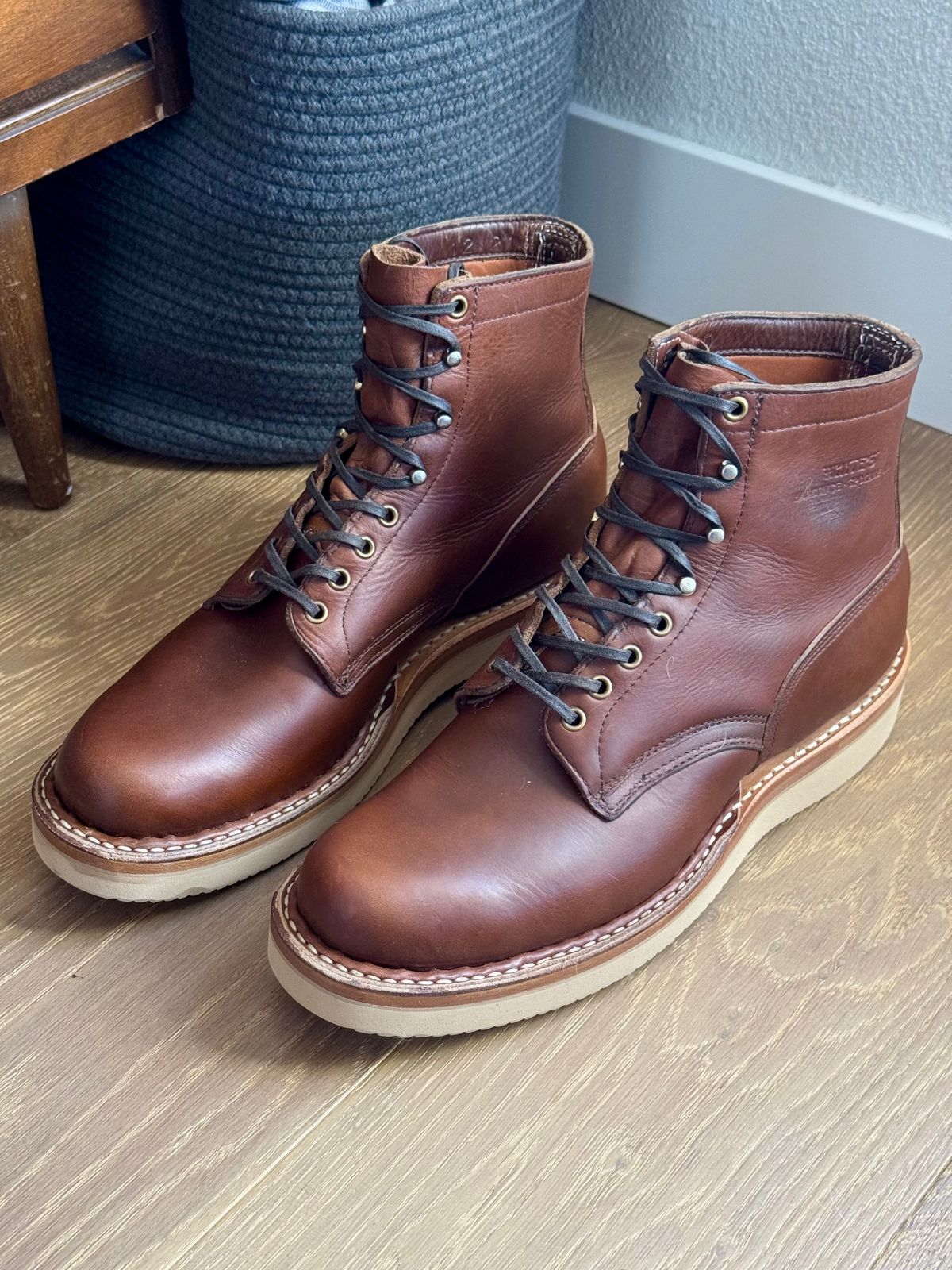 Photo by EarthToneDaddy on March 15, 2025 of the White's Bounty Hunter in Horween British Tan Chromexcel.
