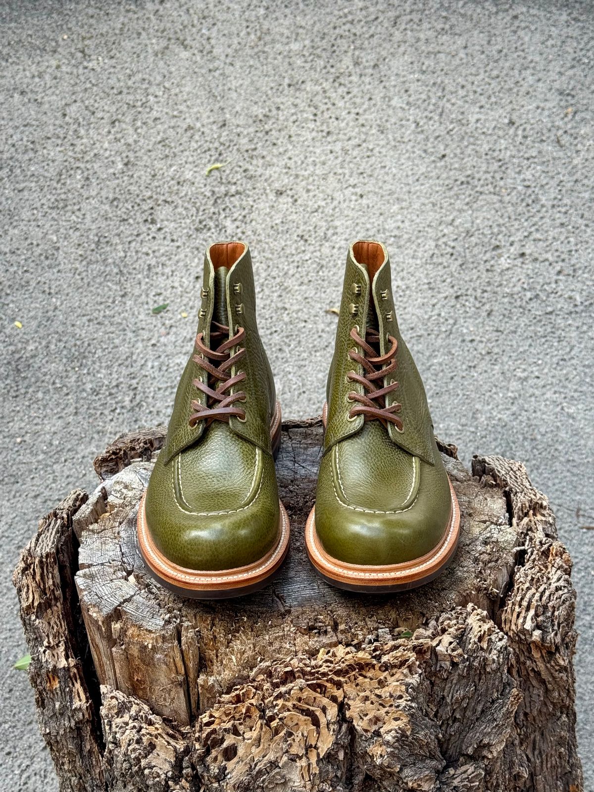 Photo by EarthToneDaddy on October 1, 2025 of the Grant Stone Brass Boot in Badalassi Carlo Oliva Minerva Box.