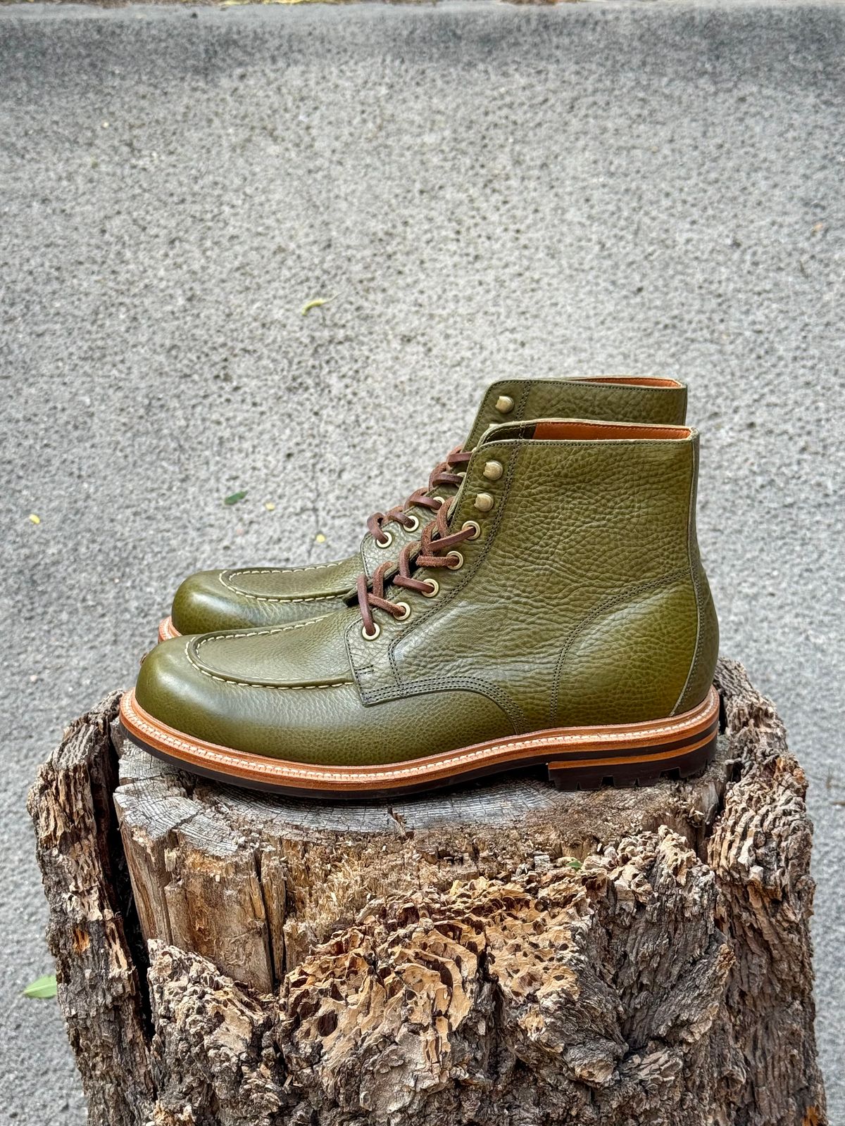 Photo by EarthToneDaddy on October 1, 2025 of the Grant Stone Brass Boot in Badalassi Carlo Oliva Minerva Box.