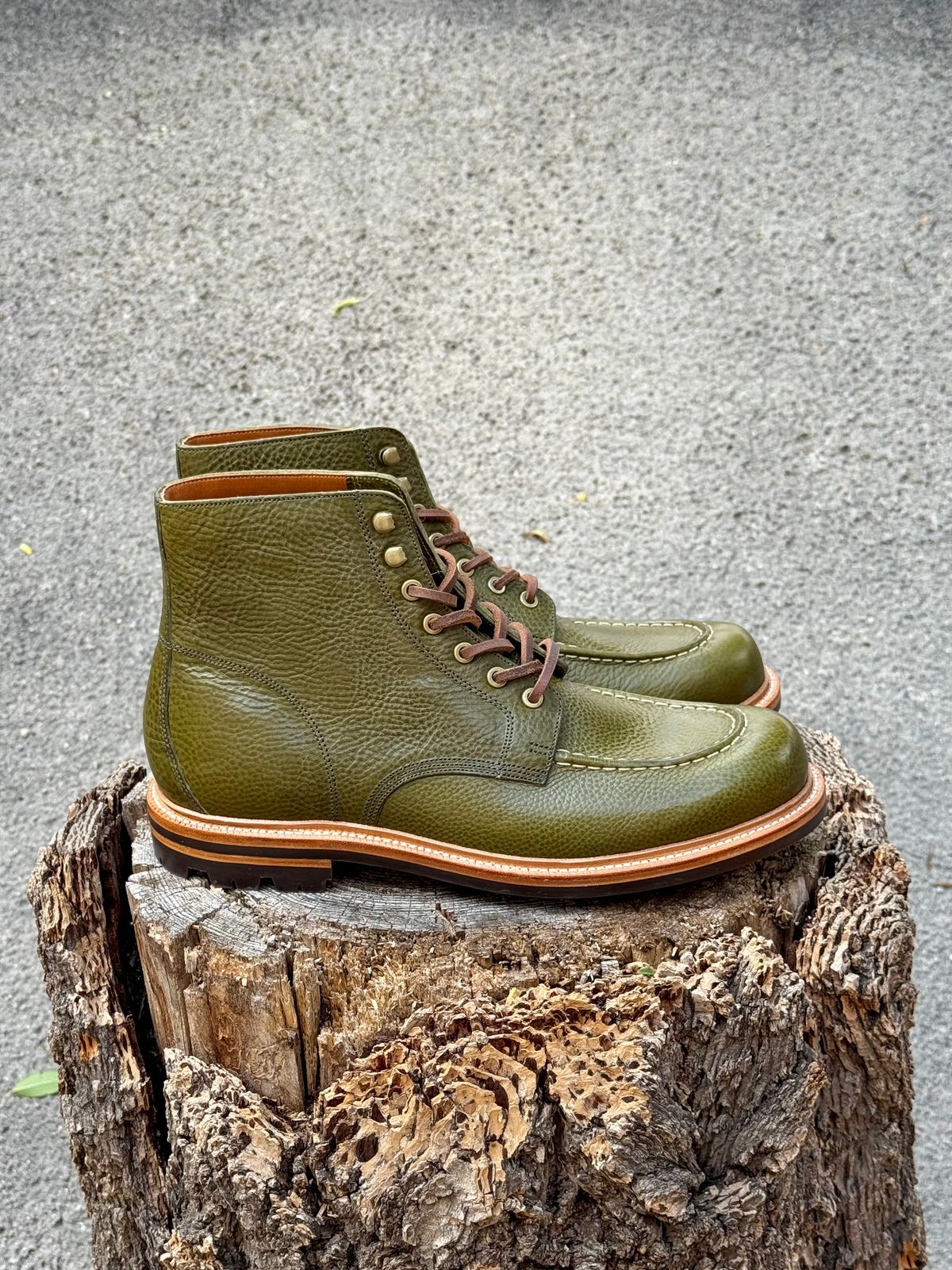 Photo by EarthToneDaddy on October 1, 2025 of the Grant Stone Brass Boot in Badalassi Carlo Oliva Minerva Box.