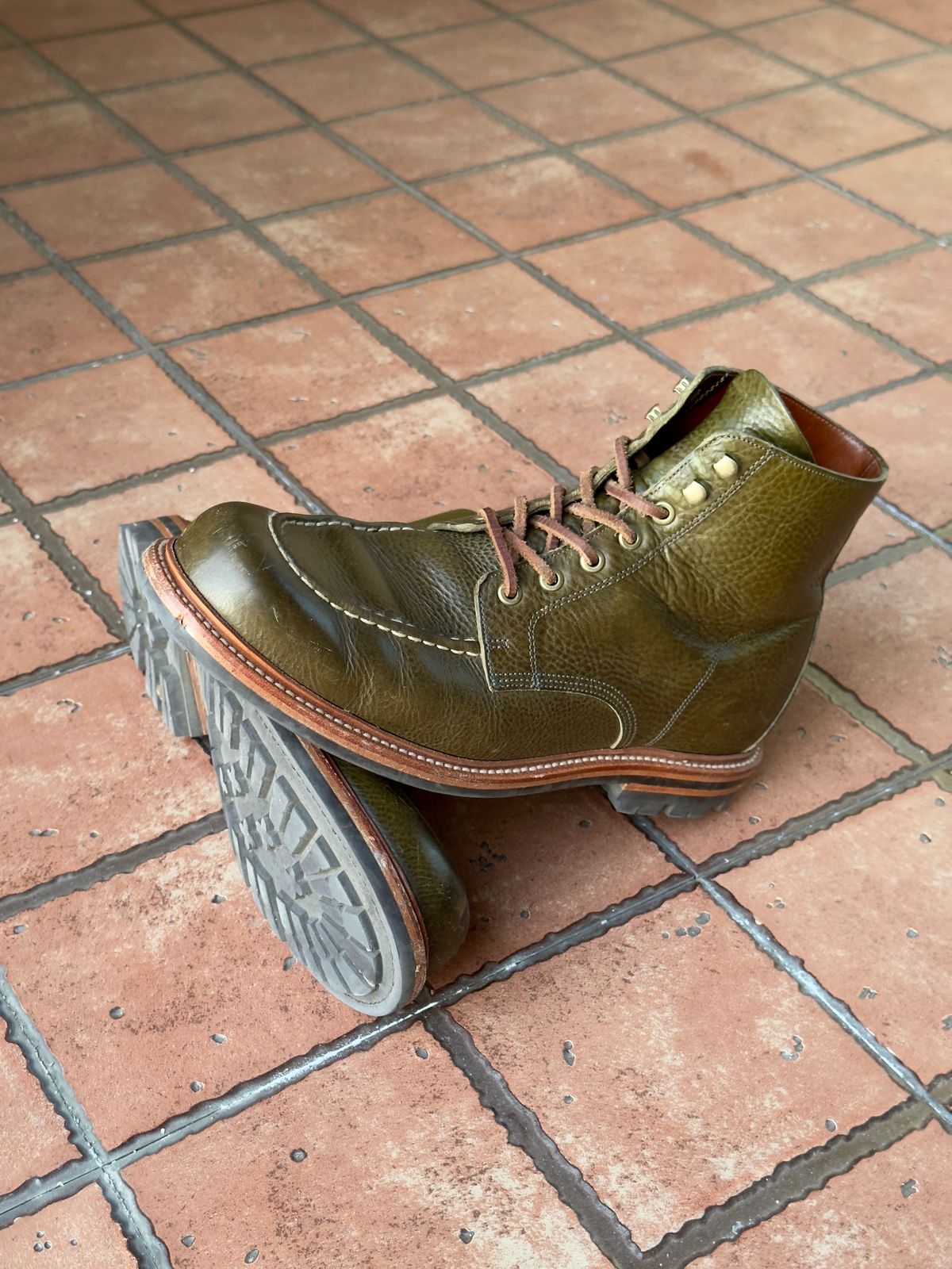 Photo by EarthToneDaddy on November 18, 2025 of the Grant Stone Brass Boot in Badalassi Carlo Oliva Minerva Box.