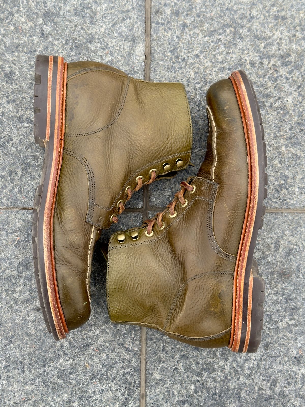 Photo by EarthToneDaddy on January 2, 2026 of the Grant Stone Brass Boot in Badalassi Carlo Oliva Minerva Box.