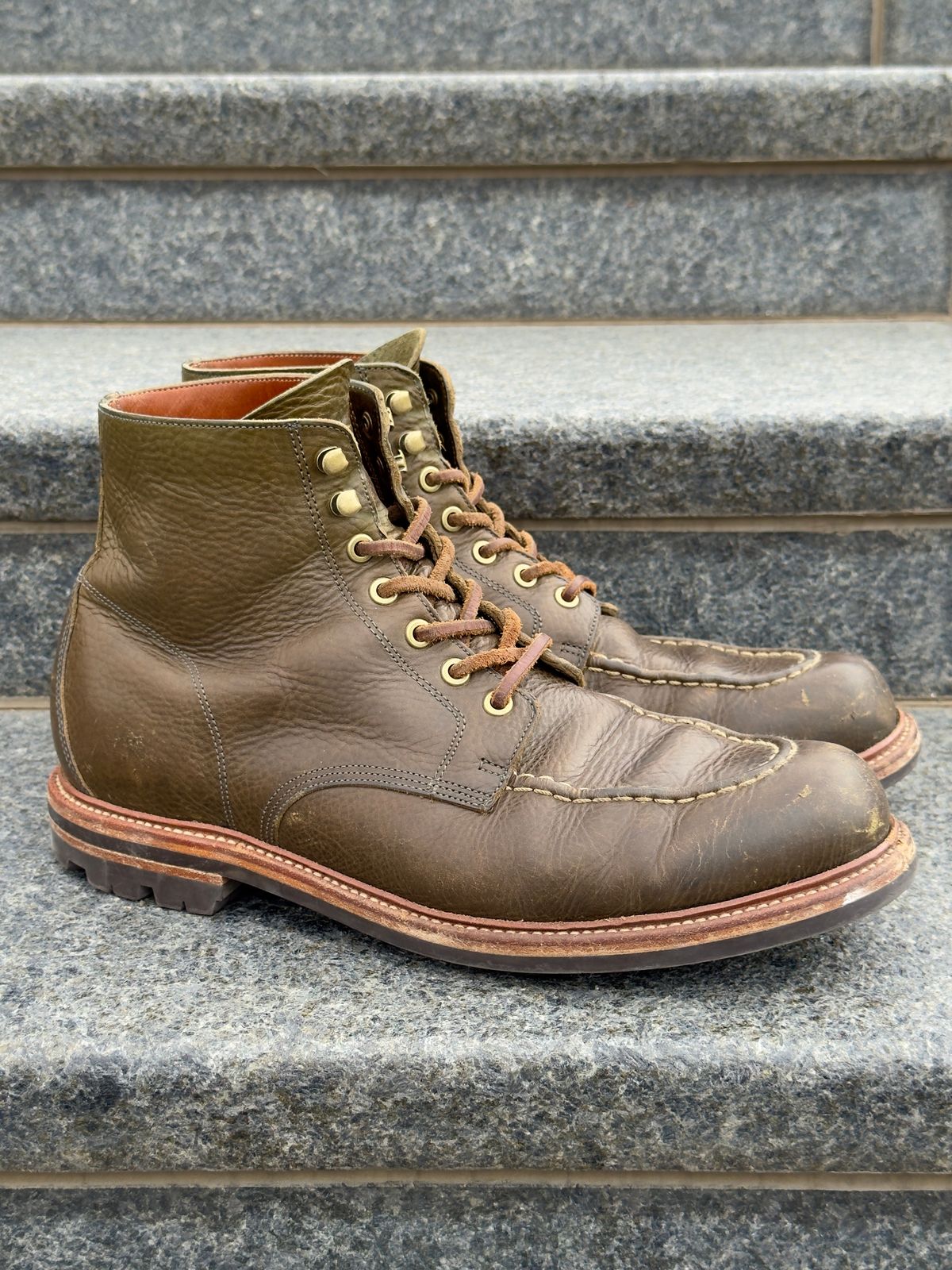 Photo by EarthToneDaddy on March 1, 2026 of the Grant Stone Brass Boot in Badalassi Carlo Oliva Minerva Box.