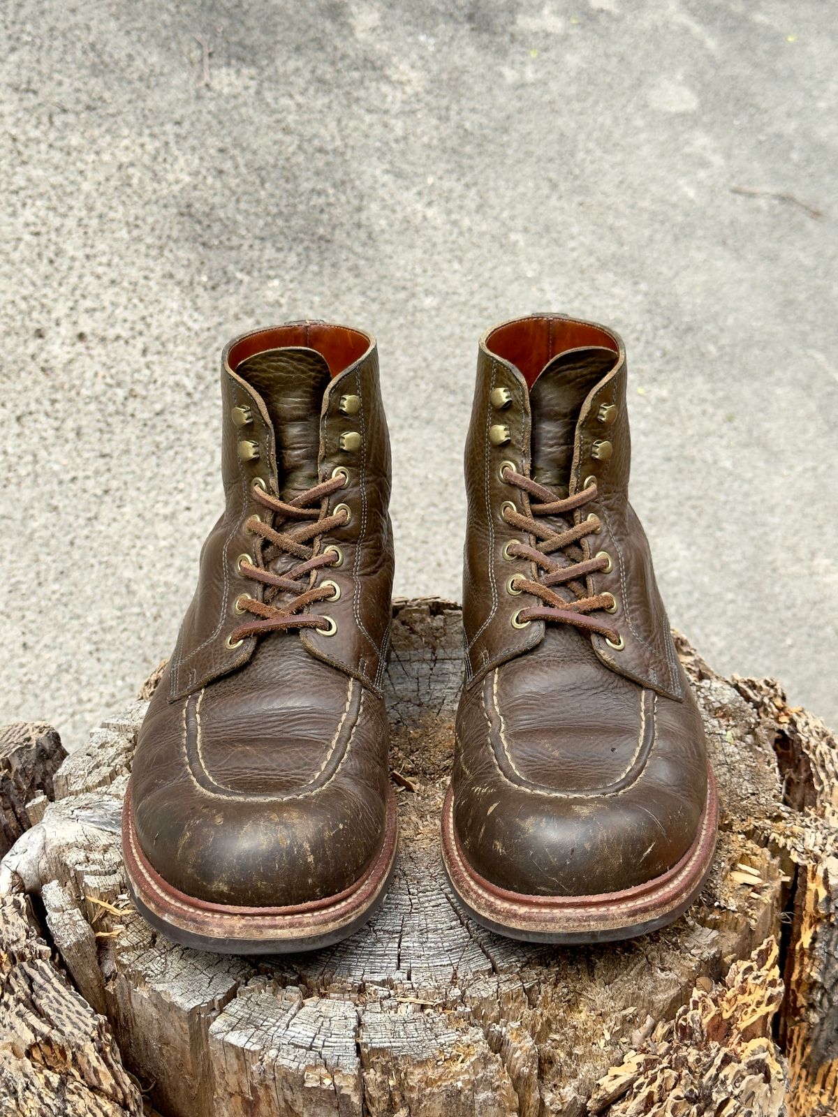 Photo by EarthToneDaddy on April 1, 2026 of the Grant Stone Brass Boot in Badalassi Carlo Oliva Minerva Box.